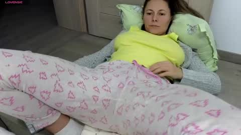 Snapshot of love_jessy_love chatting on December 15, 2024, 7:53 pm jessmy pleasure is in your hands s online show from December 15, 2024, 7:53 pm