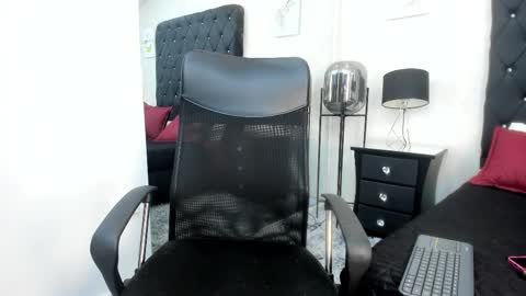 Snapshot of love_melany0 chatting on December 4, 2025, 5:54 pm Melany online show from December 4, 2025, 5:54 pm