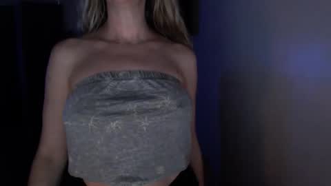 Snapshot of love_on_ chatting on February 5, 2026, 2:05 am LoVe On online show from February 5, 2026, 2:05 am