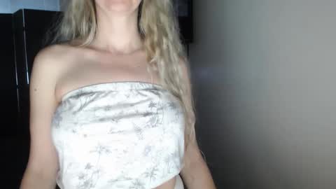 Snapshot of love_on_ chatting on February 7, 2026, 3:05 pm LoVe On online show from February 7, 2026, 3:05 pm