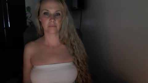 Snapshot of love_on_ chatting on February 12, 2026, 10:38 pm LoVe On online show from February 12, 2026, 10:38 pm