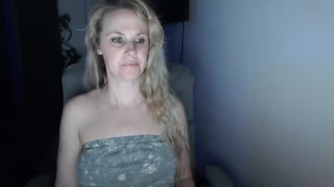 Snapshot of love_on_ chatting on February 14, 2026, 10:45 am LoVe On online show from February 14, 2026, 10:45 am