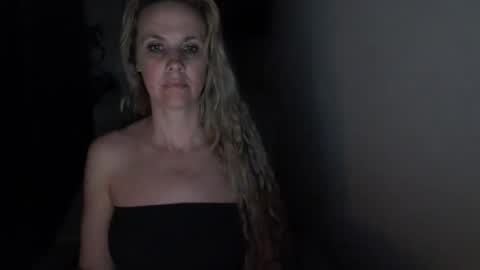 Snapshot of love_on_ chatting on February 17, 2026, 2:02 pm LoVe On online show from February 17, 2026, 2:02 pm