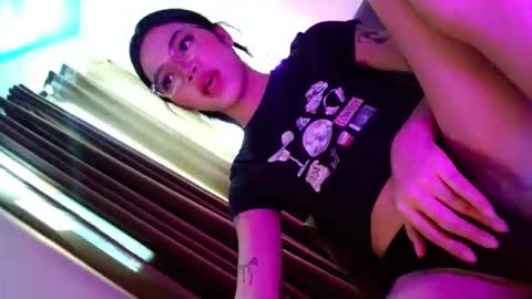 Seren online show from November 5, 2025, 4:45 am