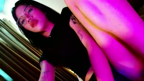 Seren online show from December 20, 2025, 1:45 am