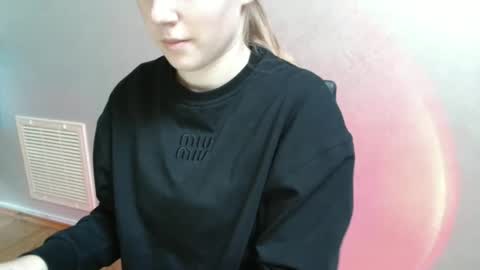 Snapshot of love_vivian chatting on December 16, 2025, 12:10 pm Vivian online show from December 16, 2025, 12:10 pm