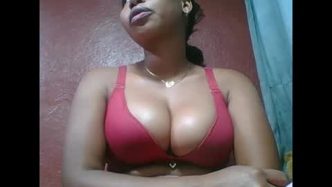 Snapshot of loveinlife750427 chatting on October 23, 2025, 5:40 am loveinlife750427 online show from October 23, 2025, 5:40 am