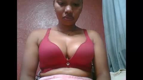 loveinlife750427 online show from November 16, 2025, 4:40 am