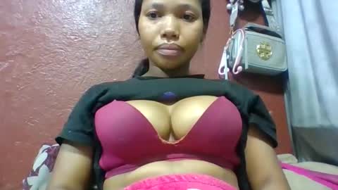Snapshot of loveinlife750427 chatting on May 10, 2026, 2:28 am loveinlife750427 online show from May 10, 2026, 2:28 am