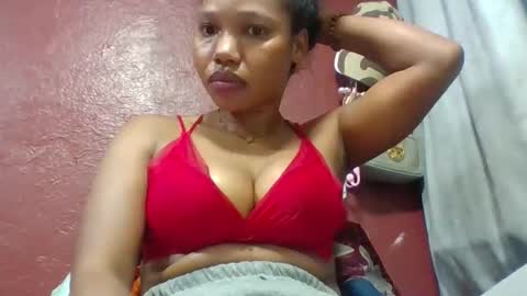 Snapshot of loveinlife750427 chatting on May 25, 2026, 2:17 am loveinlife750427 online show from May 25, 2026, 2:17 am