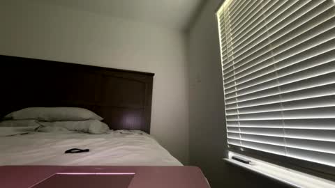 Love online show from December 2, 2025, 3:29 pm