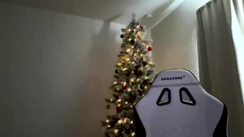 Love online show from December 3, 2025, 3:54 pm