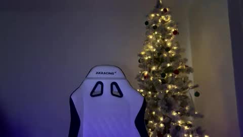 Love online show from December 4, 2025, 8:06 pm