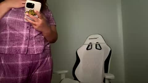 Love online show from December 22, 2025, 7:33 pm