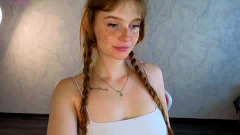 Snapshot of lovelly_molly chatting on May 16, 2026, 9:39 am Molly online show from May 16, 2026, 9:39 am