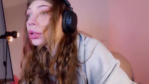 Snapshot of lovelorn_ chatting on February 22, 2025, 4:40 am Elsa online show from February 22, 2025, 4:40 am