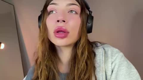 Snapshot of lovelorn_ chatting on March 12, 2025, 4:30 am Elsa online show from March 12, 2025, 4:30 am