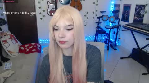 Snapshot of lovely_cass chatting on December 22, 2025, 3:03 am Cassie online show from December 22, 2025, 3:03 am