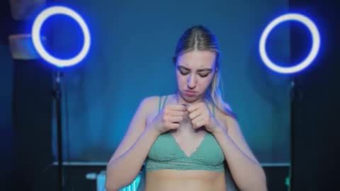 Bella 3 online show from January 13, 2026, 4:34 pm