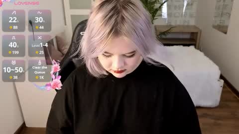 Snapshot of lovely_leilla chatting on December 6, 2024, 6:50 pm lovely_leilla online show from December 6, 2024, 6:50 pm