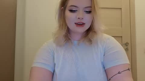 Snapshot of lovely_leilla chatting on October 17, 2025, 6:10 pm lovely_leilla online show from October 17, 2025, 6:10 pm