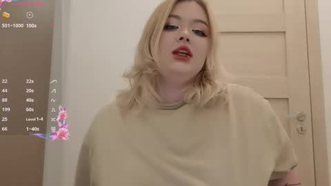 Snapshot of lovely_leilla chatting on October 29, 2025, 10:33 pm lovely_leilla online show from October 29, 2025, 10:33 pm