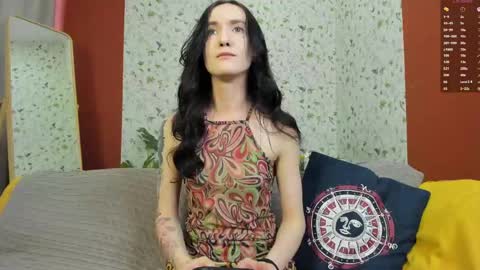 lovely_lo online show from June 4, 2026, 1:28 pm