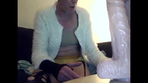 Snapshot of lovely_me165244 chatting on December 4, 2024, 11:13 pm mooie man online show from December 4, 2024, 11:13 pm