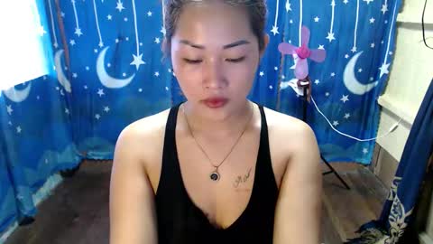 Snapshot of lovely_singlemom chatting on December 4, 2025, 11:57 pm ask me dear online show from December 4, 2025, 11:57 pm