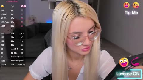 Snapshot of lovelybianca_ chatting on October 17, 2025, 7:27 pm lovelybianca_ online show from October 17, 2025, 7:27 pm