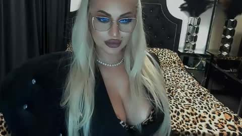 Snapshot of lovelyblondyxxx chatting on April 28, 2026, 11:10 pm PrAllinXXXa online show from April 28, 2026, 11:10 pm