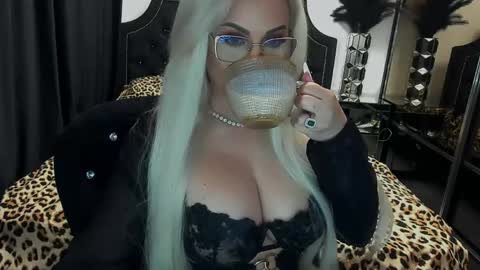 Snapshot of lovelyblondyxxx chatting on April 29, 2026, 11:00 pm PrAllinXXXa online show from April 29, 2026, 11:00 pm