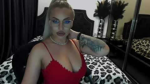 Snapshot of lovelyblondyxxx chatting on May 3, 2026, 10:16 pm PrAllinXXXa online show from May 3, 2026, 10:16 pm