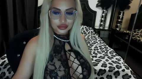 Snapshot of lovelyblondyxxx chatting on May 7, 2026, 10:48 pm PrAllinXXXa online show from May 7, 2026, 10:48 pm
