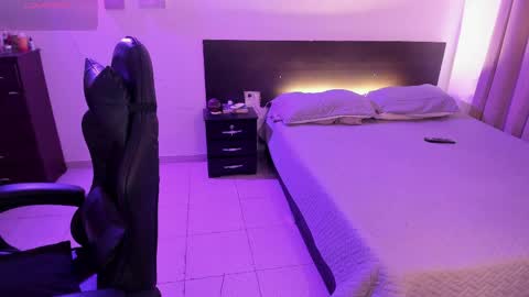 lovely   online show from April 9, 2026, 8:03 pm