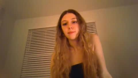 Snapshot of lovelylanaxo chatting on May 22, 2026, 2:40 am lana online show from May 22, 2026, 2:40 am