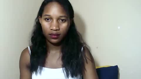 lovelylarra online show from November 8, 2025, 7:23 pm