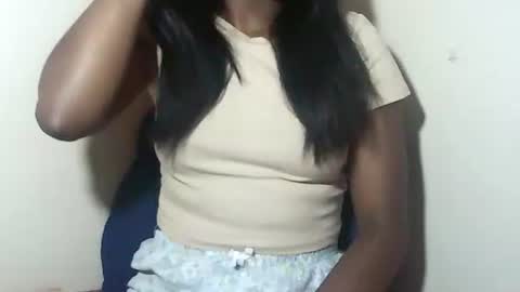 lovelylarra online show from January 6, 2026, 7:01 am