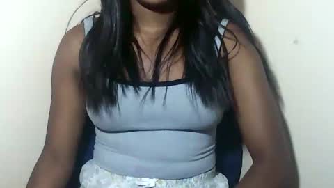 lovelylarra online show from January 15, 2026, 7:13 am