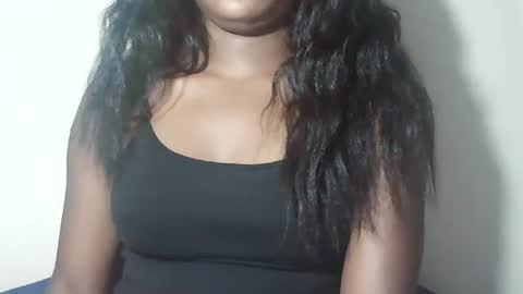 lovelylarra online show from April 1, 2026, 10:05 am