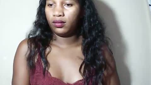 lovelylarra online show from May 17, 2026, 6:48 pm