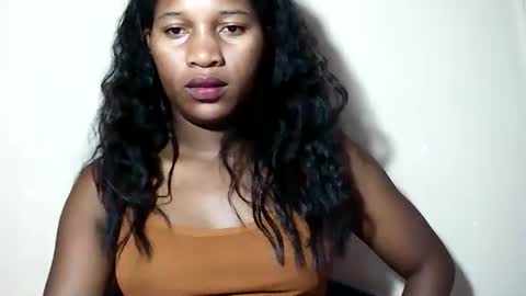 lovelylarra online show from May 27, 2026, 7:44 pm