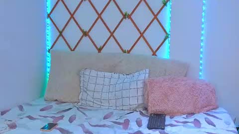 lovelymoon_ online show from July 7, 2026, 11:31 pm