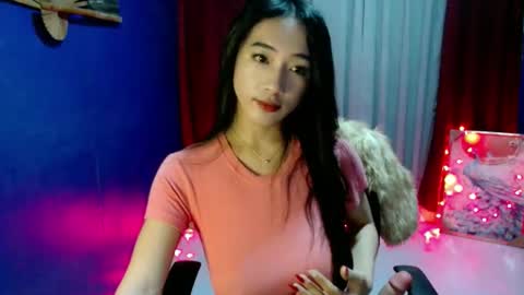 Snapshot of lovelypetite143 chatting on May 25, 2026, 3:29 pm lovelypetite143 online show from May 25, 2026, 3:29 pm