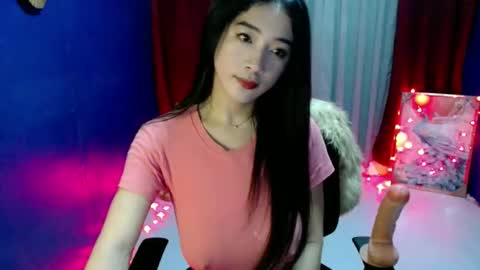 Snapshot of lovelypetite143 chatting on May 27, 2026, 5:04 am lovelypetite143 online show from May 27, 2026, 5:04 am