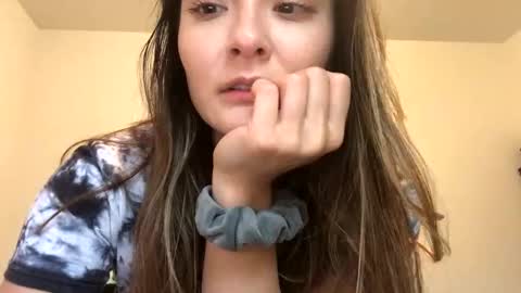 Queen Aria  online show from October 25, 2025, 6:35 pm