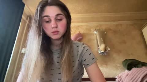 Snapshot of lovelysilk_63 chatting on May 24, 2026, 8:41 am ELA online show from May 24, 2026, 8:41 am