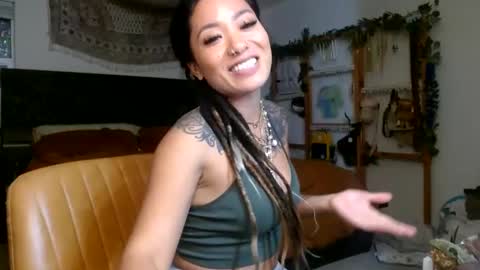 lovelyxmacii online show from September 16, 2025, 4:35 am