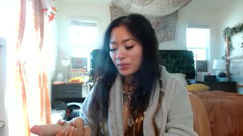 lovelyxmacii online show from November 4, 2025, 3:55 pm