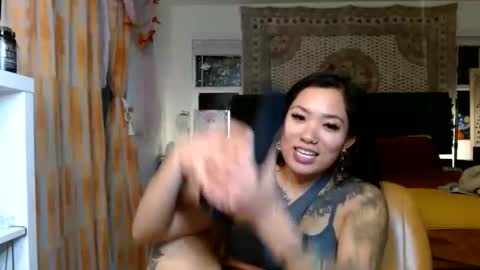 lovelyxmacii online show from December 17, 2025, 4:07 am